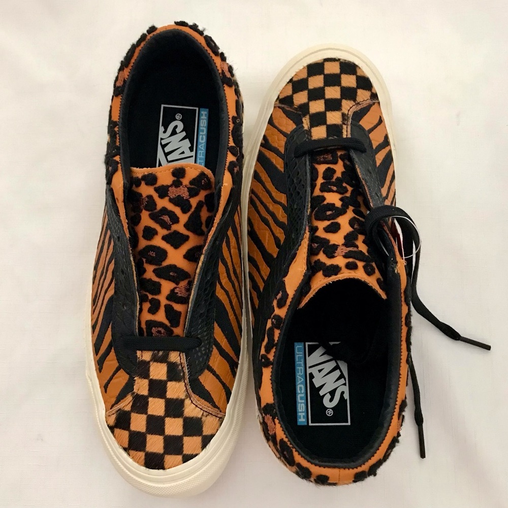 VANS~Unisex / BOLD Classic Sneaker - Picture 3 of 15